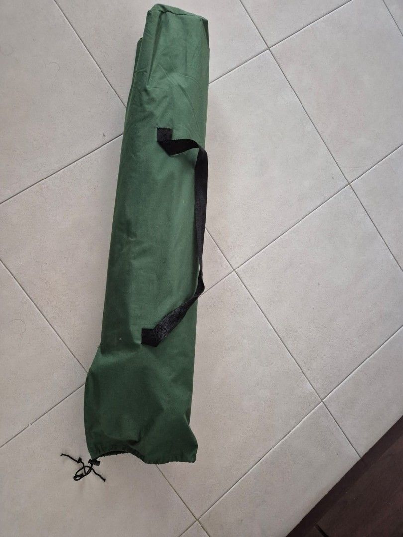 Foldable bed (Category: Outdoor Furniture) located in Singapore. Submitted by sktpie (Listing ID 1373426481, Image 2). Description: Dimensions 180 by 60cm When folded 97cm Weight 5.5kg Height from floor 42cm collection sengkang 544301.