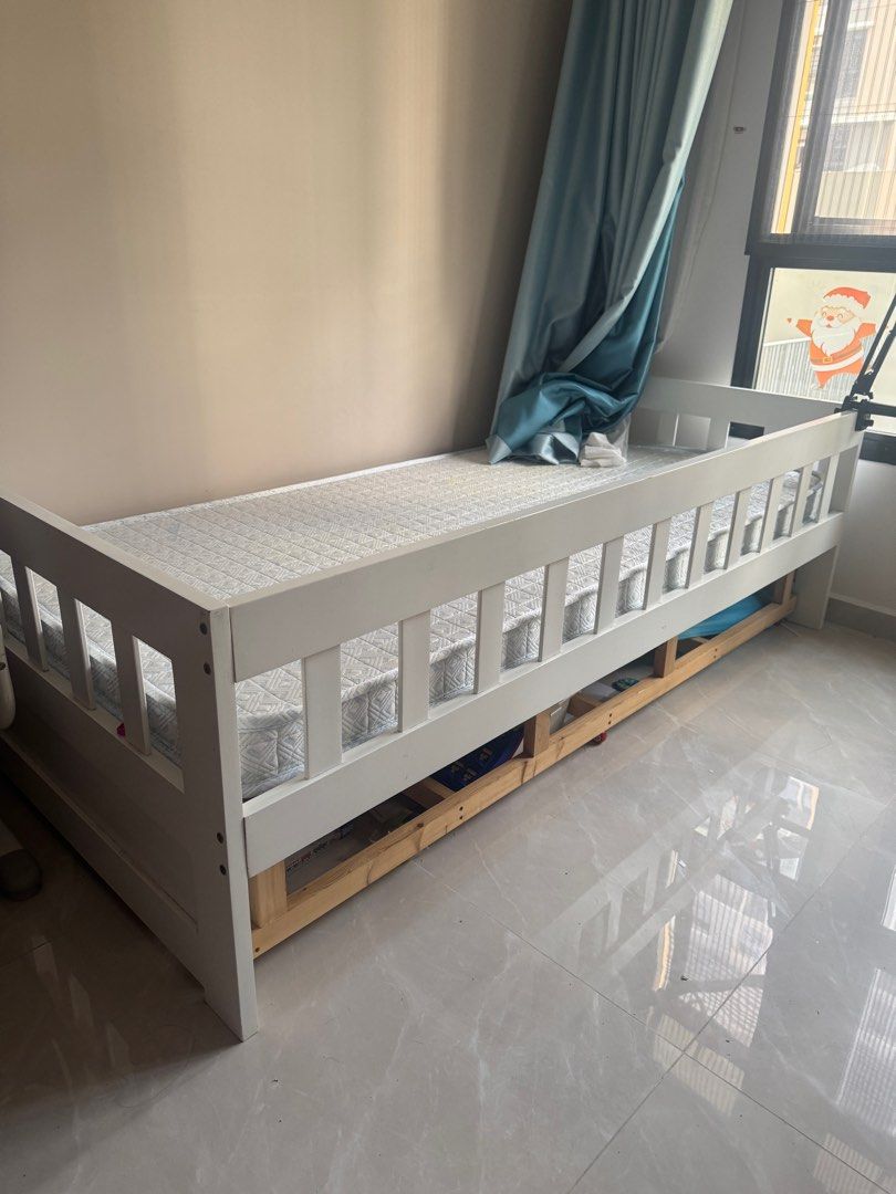 Free Bed Frame（not included mattress ） (Category: Garage sale) located in Singapore. Submitted by isabelze (Listing ID 1373466596, Image 1). Description: To Bless Self collect at 361207.