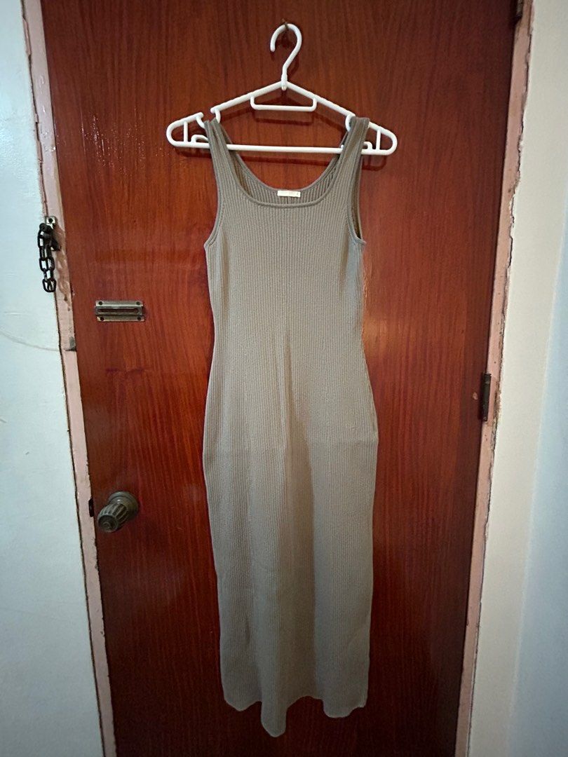 GU Knit Dress in Grey (Category: Dresses) located in Quezon City. Submitted by st5ff (Listing ID 1373473866, Image 2). Description: i'm 5 ft. and the dress ends just above my ankles.