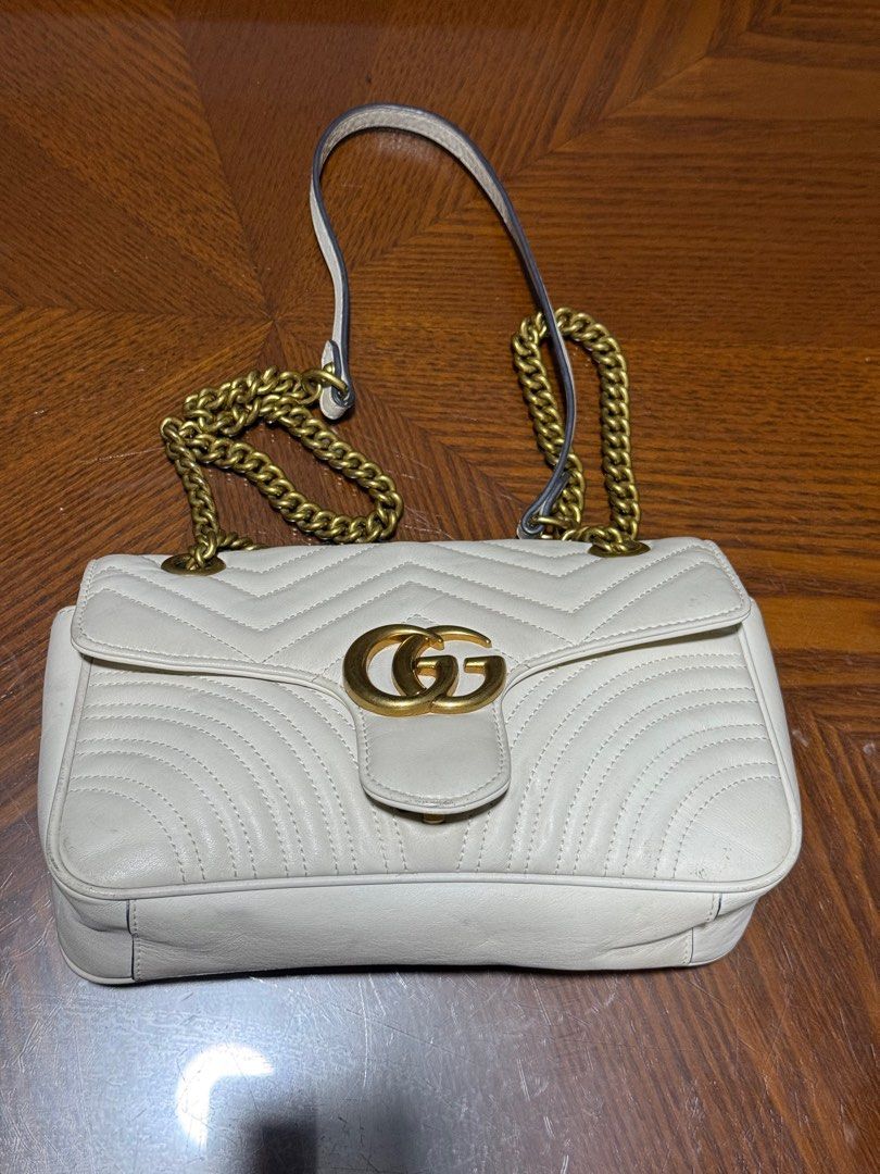Gucci Marmont Medium (Category: Luxury Bags & Wallets) located in Quezon City. Submitted by fabulousdealsbhl (Listing ID 1373509001, Image 2). Description: .