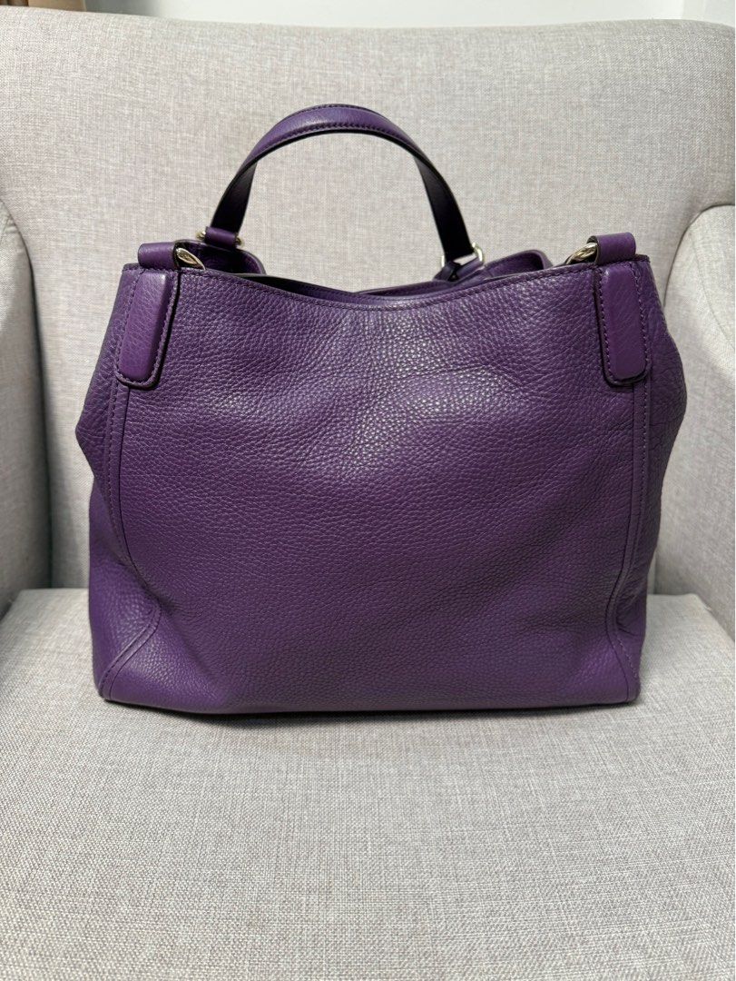GUCCI Soho Leather Tote Bag (Category: Luxury Bags & Wallets) located in Santa Rosa. Submitted by jdoria (Listing ID 1354168958, Image 2). Description: Authentic Gucci Soho Tote Bag with Gold Hardware With Care card and swatch With generic dust bag Grained leather Personal Bag No issues on color and hardware With minor corner rubs rfs: No longer using bag.