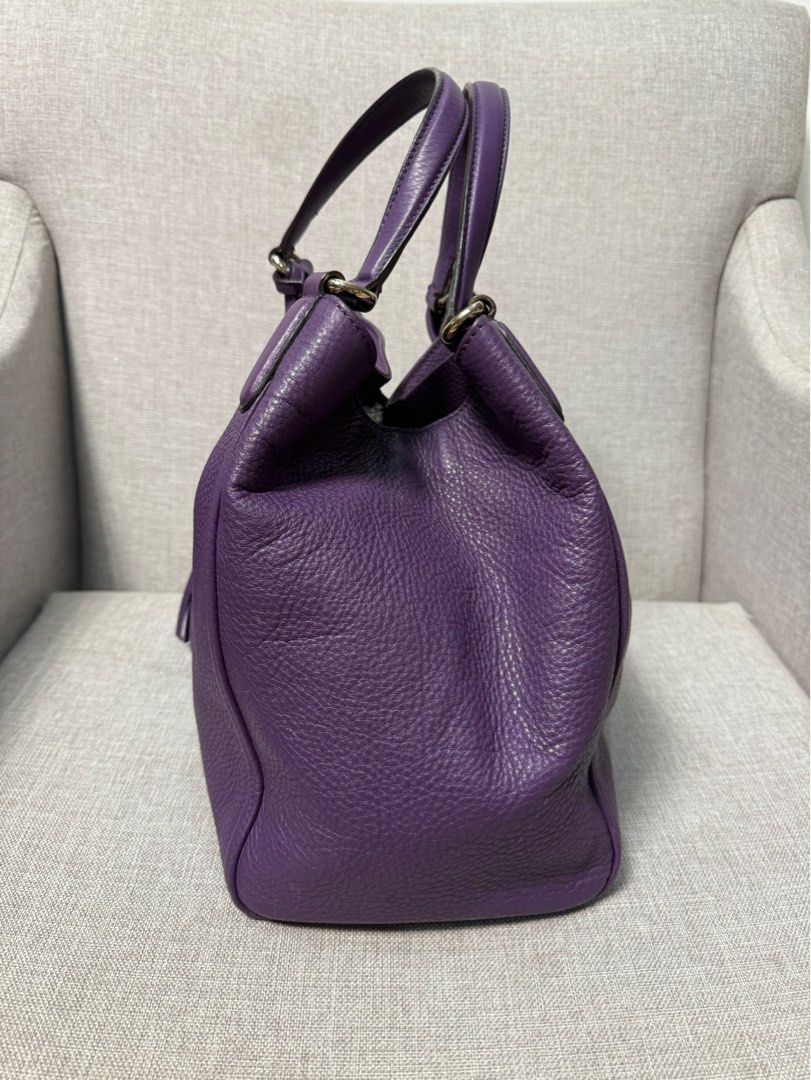 GUCCI Soho Leather Tote Bag (Category: Luxury Bags & Wallets) located in Santa Rosa. Submitted by jdoria (Listing ID 1354168958, Image 3). Description: Authentic Gucci Soho Tote Bag with Gold Hardware With Care card and swatch With generic dust bag Grained leather Personal Bag No issues on color and hardware With minor corner rubs rfs: No longer using bag.
