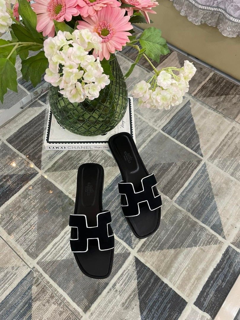 Hermes Oran Authentic💯🇯🇵 (Category: Sneakers & Footwear) located in Davao. Submitted by signatureshoesandbags (Listing ID 1373556504, Image 1). Description: Size EU 38 / US 7.5 / 25cm 👩🏻 With generic dustbag only.