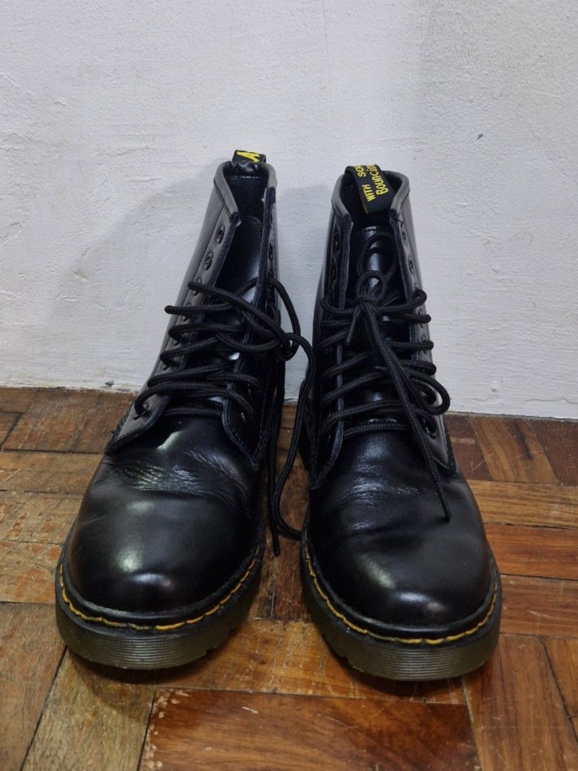 Hi-cut Leather Boots (Category: Boots) located in Rizal. Submitted by urtmd (Listing ID 1373425496, Image 1). Description: Marikina made Used once Original Price 2999.95 with box.