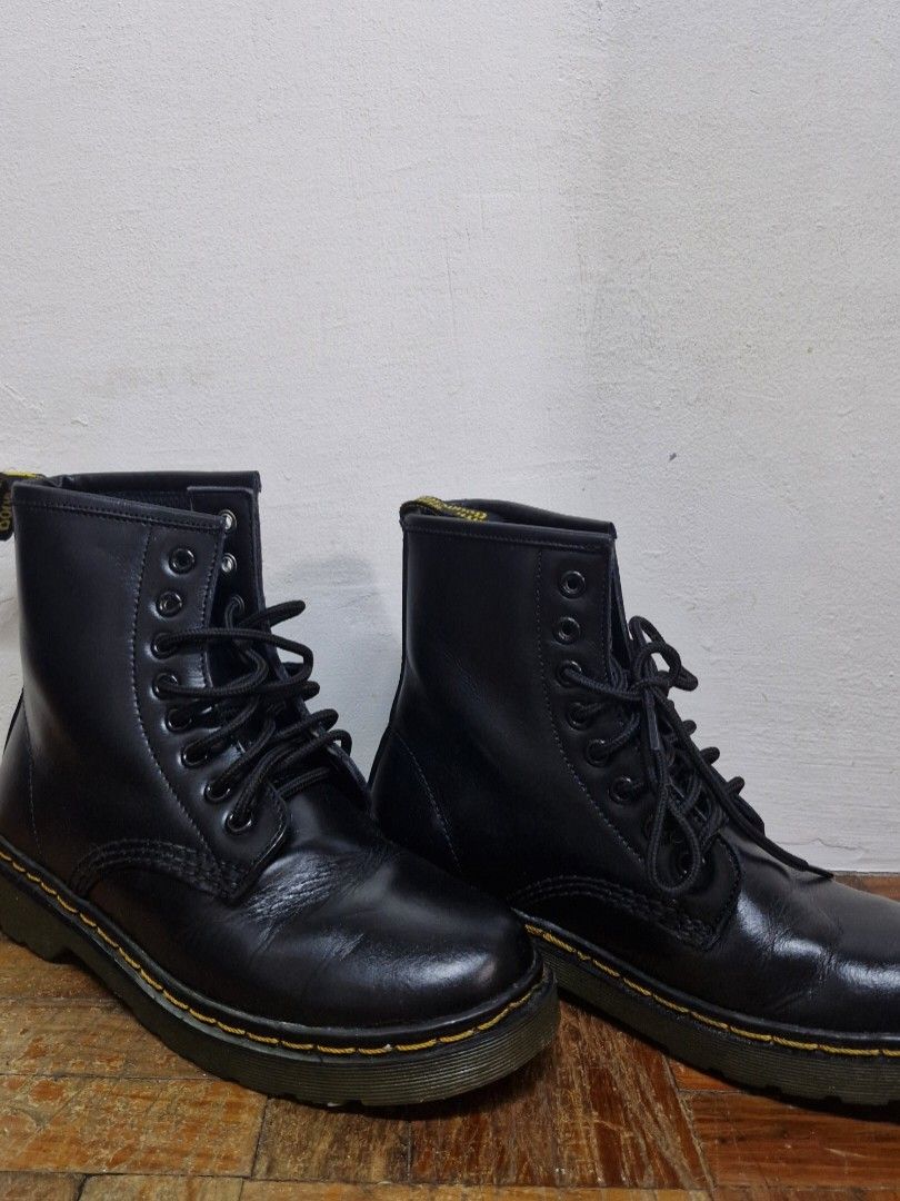 Hi-cut Leather Boots (Category: Boots) located in Rizal. Submitted by urtmd (Listing ID 1373425496, Image 3). Description: Marikina made Used once Original Price 2999.95 with box.