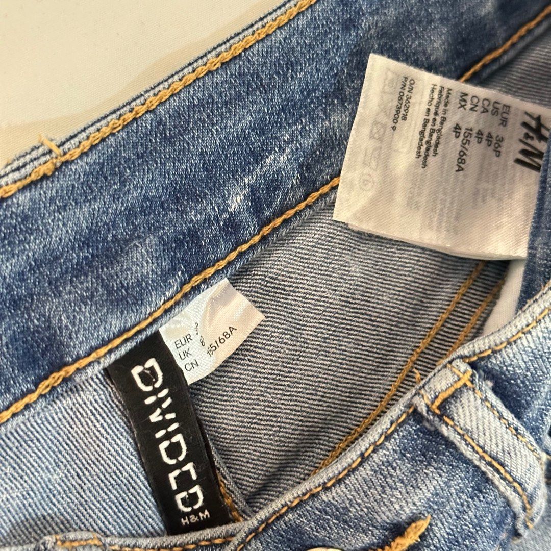 h&m denim skinny jeans (Category: Jeans) located in San Fernando. Submitted by arte.things (Listing ID 1373475174, Image 2). Description: • size: s • no ww pictures • mop: gcash • buy 2 items = free sf 🛍️.