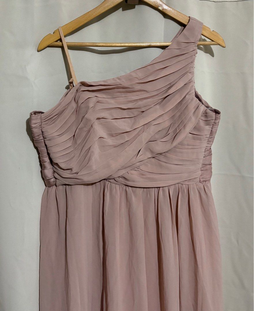 H&M Dress (Category: Dresses) located in Quezon City. Submitted by jayb_ (Listing ID 1373504970, Image 1). Description: Length: 60inch.
