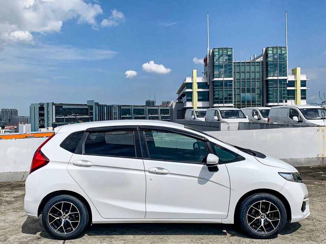 Honda Fit 1.3A G F-Package Auto62886405423747111