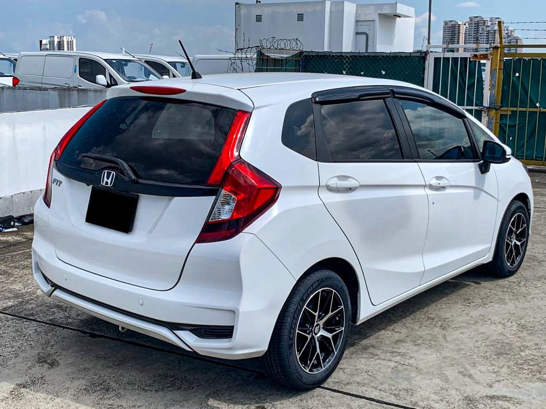 Honda Fit 1.3A G F-Package Auto62886405423747112