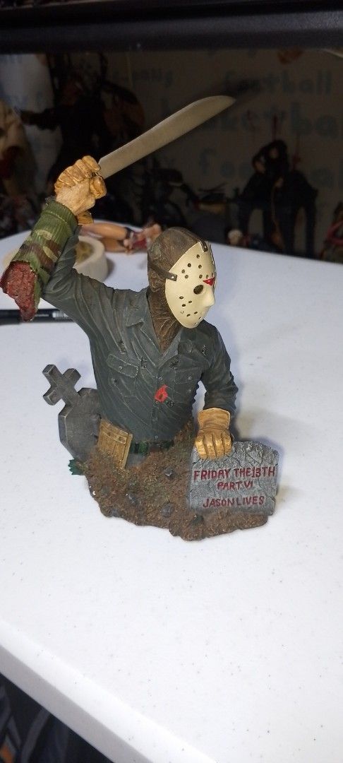 Horror action figures head bust resin (Category: Figurines & Statues) located in Manila. Submitted by chavezjofe92080 (Listing ID 1373557394, Image 2). Description: with certificate of authenticity.