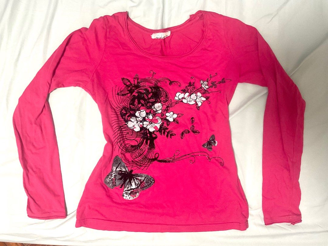 Hot Pink Y2k Punk Printed Long Sleeve (Category: Longsleeves) located in Manila. Submitted by asterwiwi (Listing ID 1373540172, Image 1). Description: Size: xs - m Rfs: Doesnt fit me anymore, bought here Buyer handles shipping !.