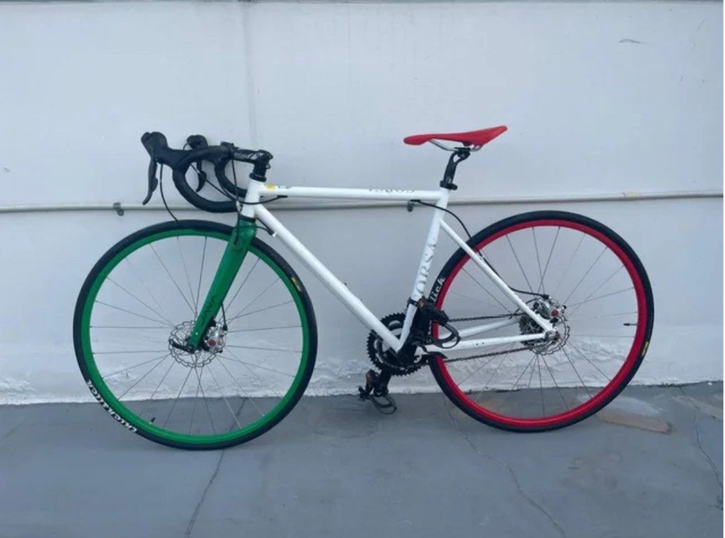 Java 7000C Corsa (Category: Bicycles) located in Singapore. Submitted by autarhu (Listing ID 1373509857, Image 1). Description: open to trades. recently changed tyres and grip tape. selling cheap as looking to get rid of it. Frame: 700C chromoly steel frame Front fork: 700C carbon front fork Head parts: GH-686-1 Stem: φ31.8*100L Handlebar: φ31.8*420L Grip: CH-066CA Seat post: Ness SM-9700 27.2*350 Seat post clamp: KLC68 30.2 Saddle: YBT-K135P103 