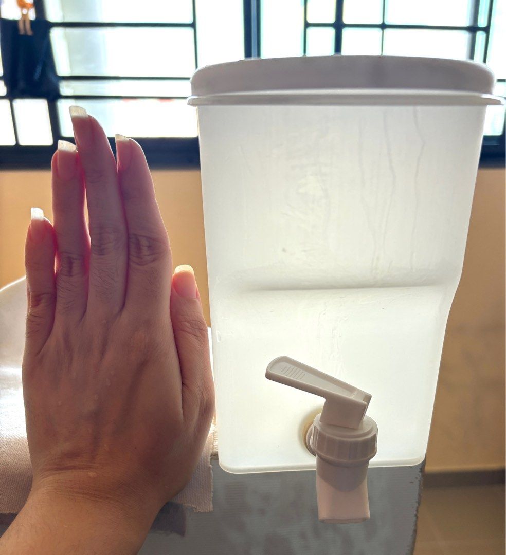 Jug dispenser65074084525825111