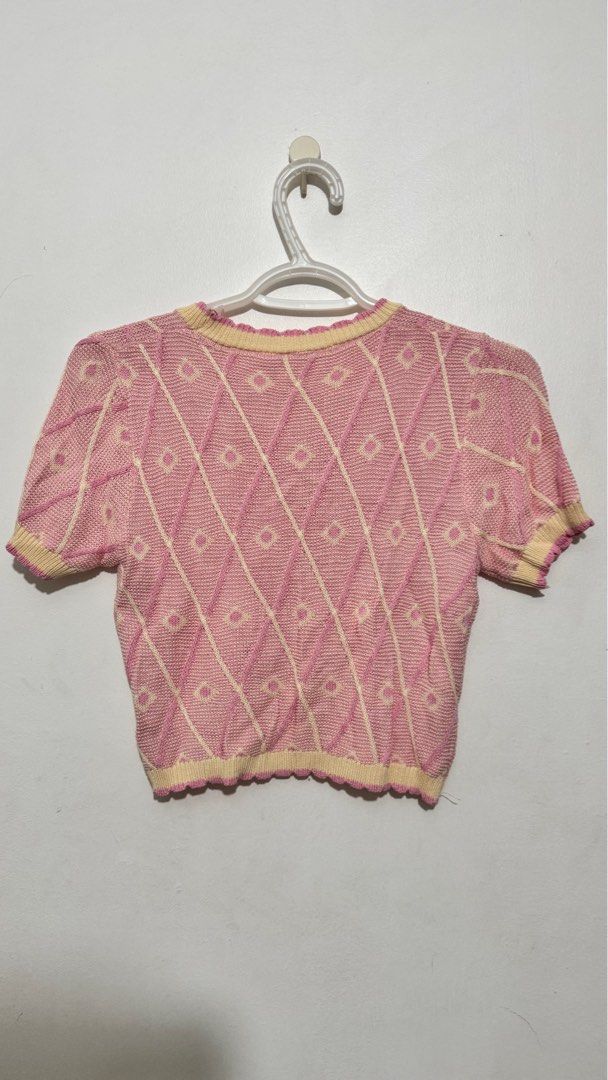 Knitted crop top - pink and cream (Category: Blouses) located in Makati City. Submitted by janchi8 (Listing ID 1373452931, Image 2). Description: Used once Location: Makati.