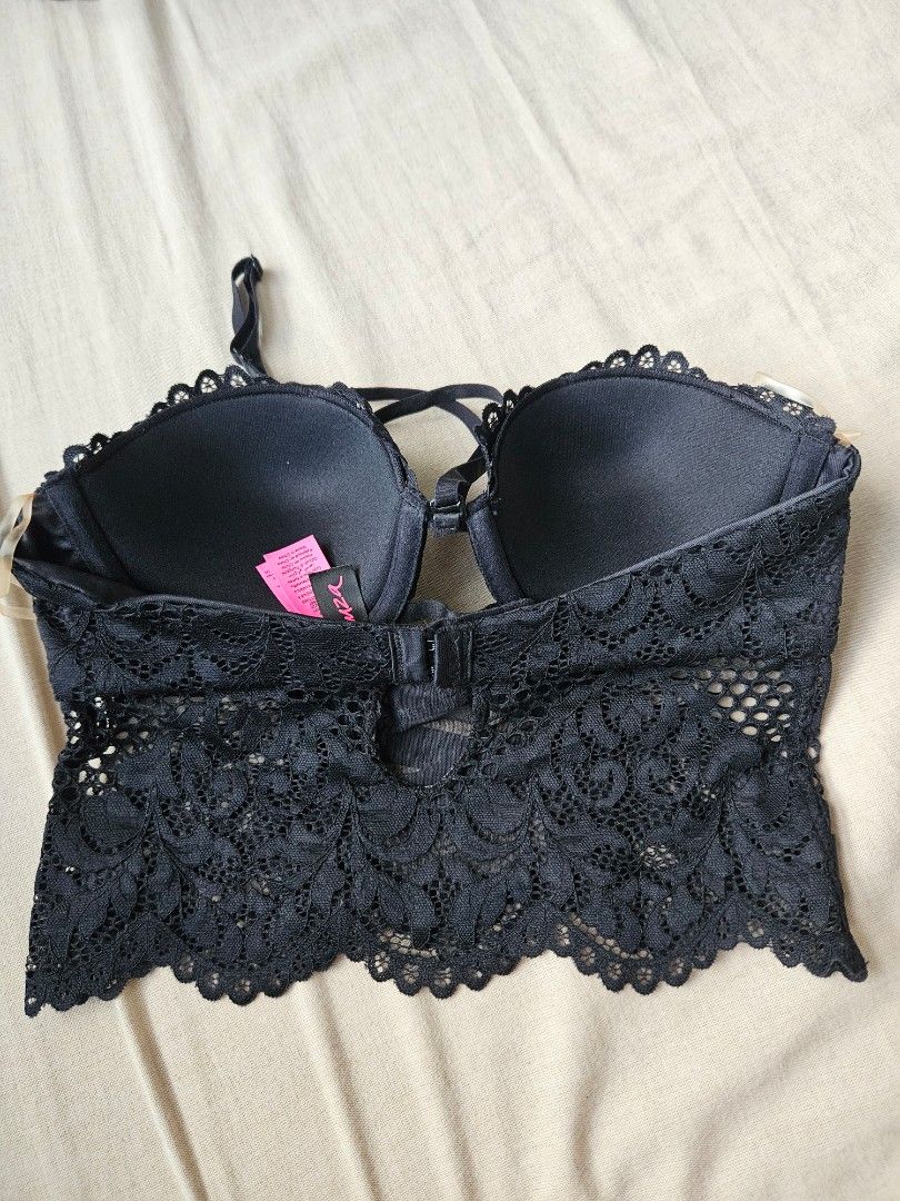 La Senza black lace corset (Category: New Undergarments & Loungewear) located in Singapore. Submitted by moemoe0 (Listing ID 1373464094, Image 3). Description: Tagged XS/S Only worn once and washed..
