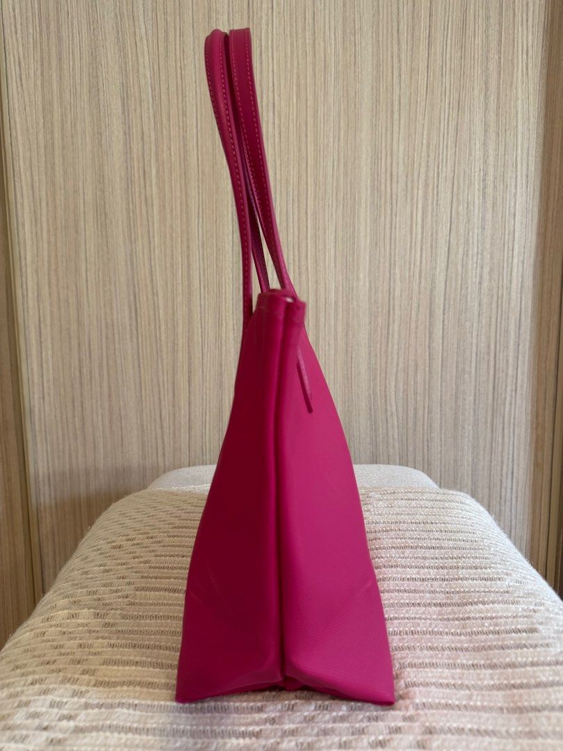 Lacoste Mini Shopper bag (Category: Luxury Bags & Wallets) located in Quezon City. Submitted by thrift.manila (Listing ID 1373426737, Image 3). Description: Used VERY lightly 10/10 condition Very spacious, similar to goyard mini Anjou Has zipper also.