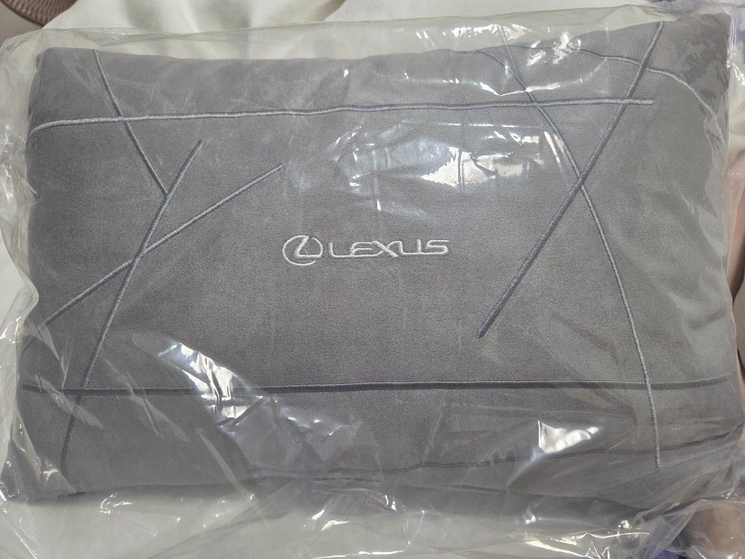 由 bettyhkimo (刊登 ID 1373565040，圖片 1) 提交，位於 台中市 (Taichung) 的 LEXUS抱枕 (類別：汽機車零配件)，說明：全新抱枕 靠枕 小枕。