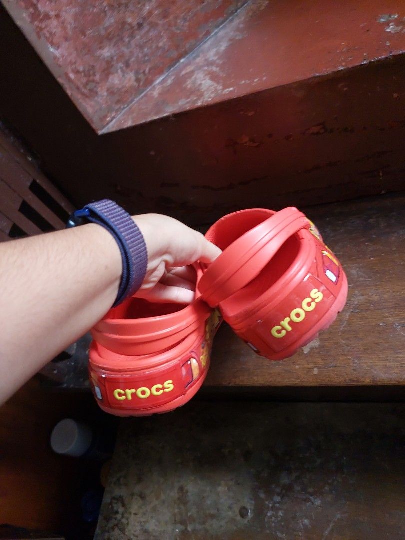 Lightning McQueen Crocs Cars (Category: Slippers and slides) located in Quezon City. Submitted by garagesaleonline (Listing ID 1373431073, Image 3). Description: worn once rfs: size 8 ako at sakto lang pag hindi nakasports mode. pero pag naka sports mode naiipit yung daliri ko sa paa. ok to sa size 8 if di ka magsports mode at gusto mo sakto lang yung fit. pero if gusto may allowance, ok na ok sa size 7 not 0rig ok pero gayang gaya naman nya kaya