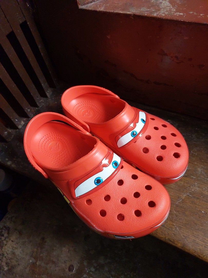 Lightning McQueen Crocs Cars (Category: Slippers and slides) located in Quezon City. Submitted by garagesaleonline (Listing ID 1373431073, Image 1). Description: worn once rfs: size 8 ako at sakto lang pag hindi nakasports mode. pero pag naka sports mode naiipit yung daliri ko sa paa. ok to sa size 8 if di ka magsports mode at gusto mo sakto lang yung fit. pero if gusto may allowance, ok na ok sa size 7 not 0rig ok pero gayang gaya naman nya kaya