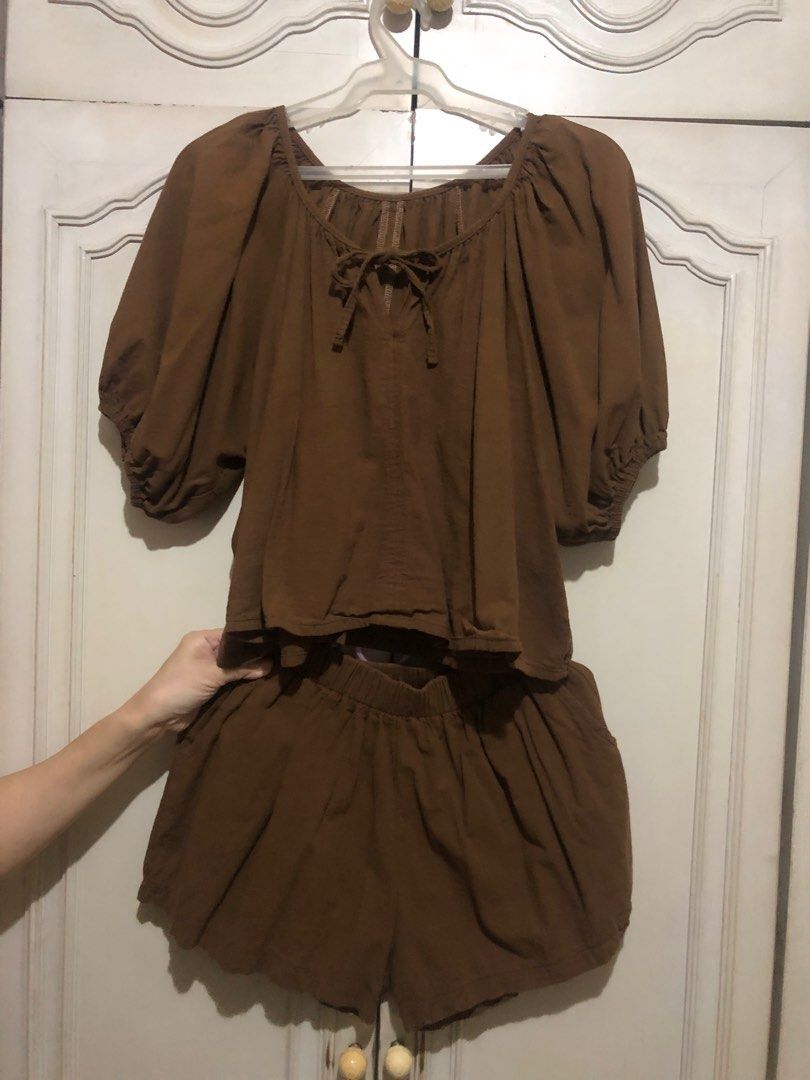 Linen Coords (Category: Sets or Coordinates) located in Quezon City. Submitted by sof1958 (Listing ID 1346723980, Image 1). Description: Size: oversized fit for small to medium body frames RFS: doesn’t fit my daughter anymore.
