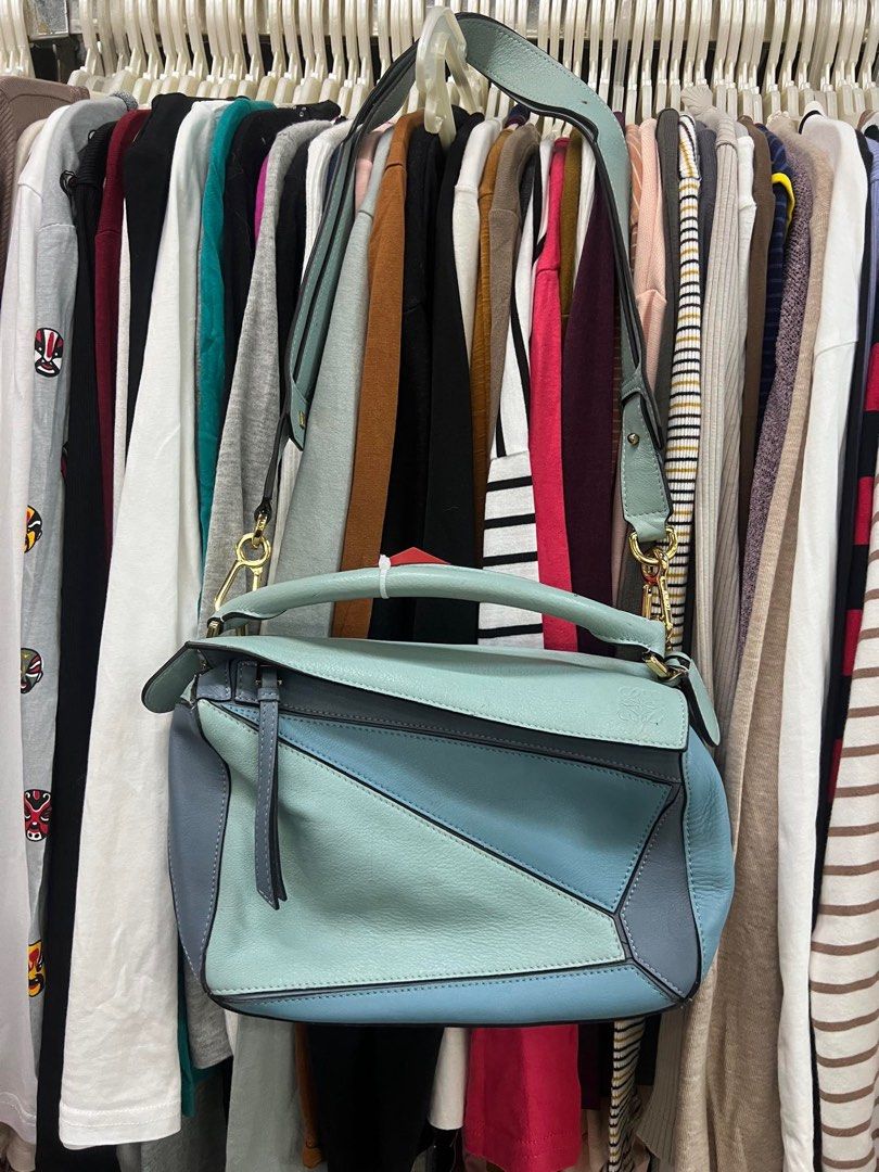 loewe (Category: Luxury Bags & Wallets) located in Bacolod City. Submitted by novymaesel14868 (Listing ID 1373431156, Image 3). Description: 100% original.