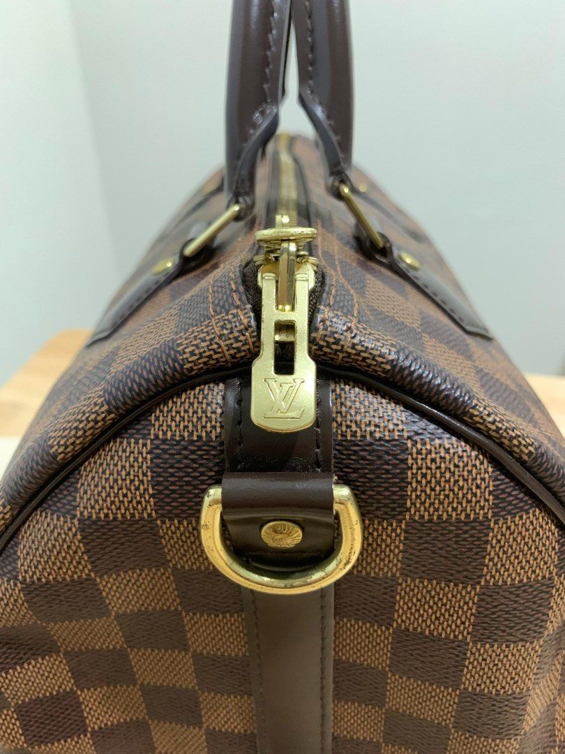 Louis Vuitton Speedy 30 Damier Ebene Canvas (Category: Luxury Bags & Wallets) located in Quezon City. Submitted by timeisgold8 (Listing ID 1373405841, Image 1). Description: 100% Authentic Speedy 30 Bought from Louis Vuitton Singapore with receipt Lightly used as I have a collection of bags and doing rotation Like new with little to no imperfection Got a bit of a tarnish on the lock but can easily be cleaned Can do authenticity check if needed Li