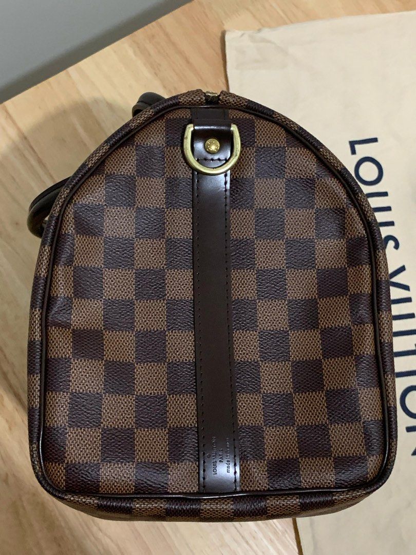 Louis Vuitton Speedy 30 Damier Ebene Canvas (Category: Luxury Bags & Wallets) located in Quezon City. Submitted by timeisgold8 (Listing ID 1373405841, Image 3). Description: 100% Authentic Speedy 30 Bought from Louis Vuitton Singapore with receipt Lightly used as I have a collection of bags and doing rotation Like new with little to no imperfection Got a bit of a tarnish on the lock but can easily be cleaned Can do authenticity check if needed Li