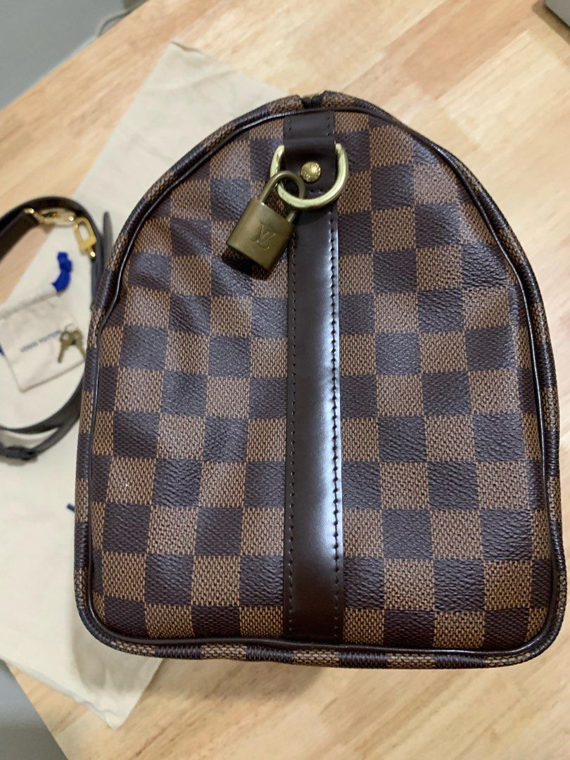 Louis Vuitton Speedy 30 Damier Ebene Canvas (Category: Luxury Bags & Wallets) located in Quezon City. Submitted by timeisgold8 (Listing ID 1373405841, Image 2). Description: 100% Authentic Speedy 30 Bought from Louis Vuitton Singapore with receipt Lightly used as I have a collection of bags and doing rotation Like new with little to no imperfection Got a bit of a tarnish on the lock but can easily be cleaned Can do authenticity check if needed Li