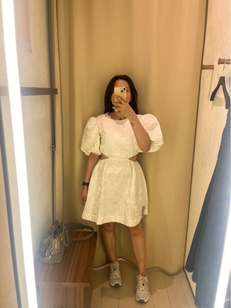Love Bonito White Dress (Category: Dresses) located in Makati City. Submitted by yuhbee (Listing ID 1373415897, Image 2). Description: Love Bonito White Cut-Out Dress • Small size • Used once.