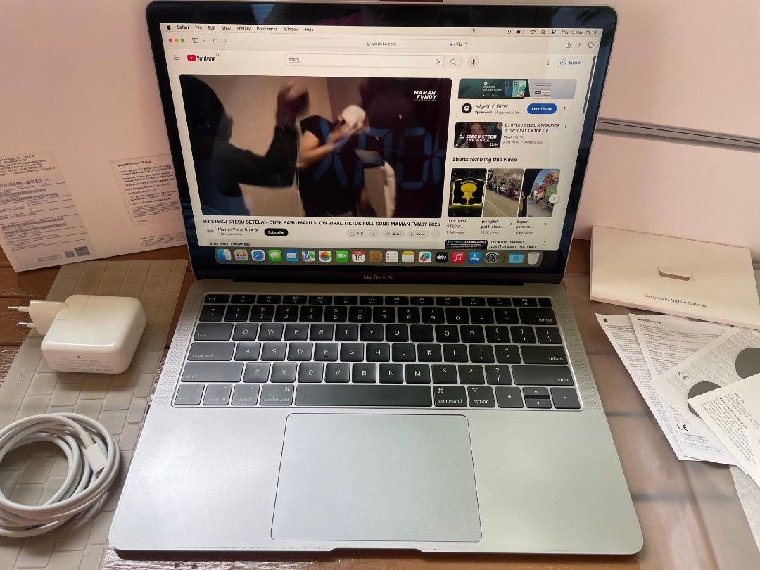 Macbook Air 2019 8/256GB iBox Resmi Indonesia Fullset, Elektronik