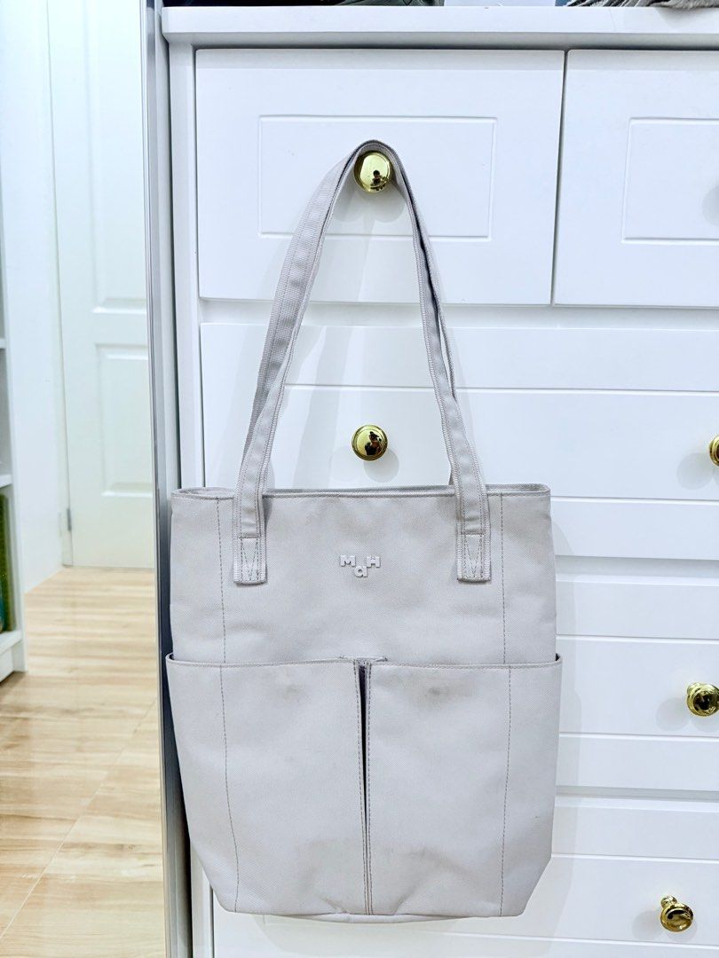 MAH Pastel Violet Laptop Bag (Category: Shoulder Bags) located in Manila. Submitted by chi.declutter (Listing ID 1373536439, Image 1). Description: •Item was used few times only.