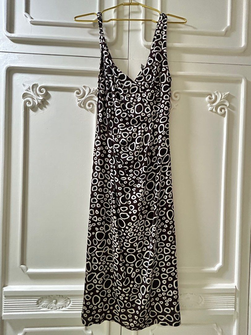 Mango Suit Dress (Category: Dresses) located in Pasig City. Submitted by stephtdizon (Listing ID 1373437229, Image 2). Description: Brand new Mango Suit Dress.
