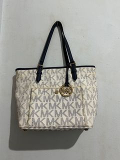 (Kategori: ) berada di . Dikirim oleh klamotten_jkt (ID iklan 1373489724, Gambar 1). Deskripsi: .