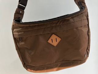 （分類：）位於 。 由 ackue__bl 提交（商品編號 1373508415，圖片 1）。簡介： 。