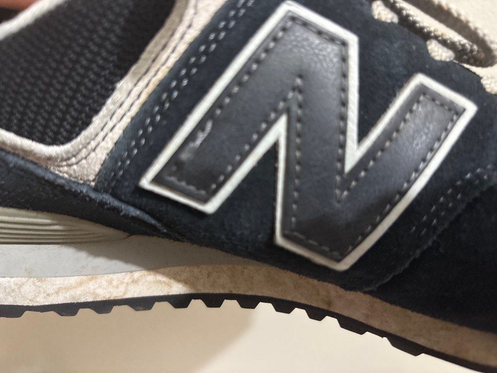 New Balance Men’s Classic Model 574 (Category: Sneakers) located in Taguig. Submitted by multiverse2 (Listing ID 1373445087, Image 3). Description: New Balance Classic Model 574 Shoes have to be cleaned as they have been in storage But minimally used.