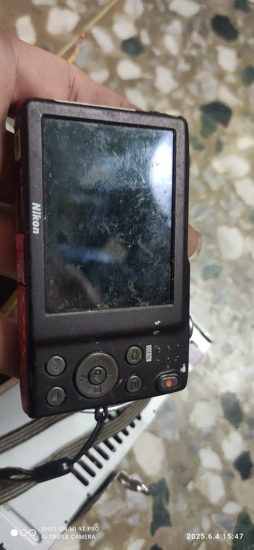由 lkkk567 (刊登 ID 1373571761，圖片 1) 提交，位於 台中市 (Taichung) 的 Nikon 數位相機 零件機 (類別：相機)，說明：Nikon 數位相機 零件機 東西如圖，單機沒電池，無法測試，當零件機賣，售出不退。