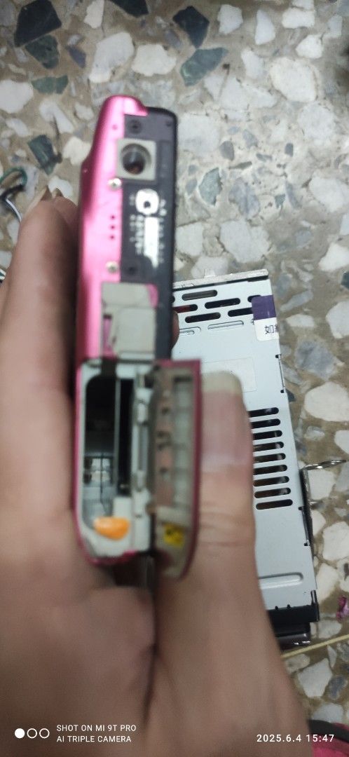 由 lkkk567 (刊登 ID 1373571761，圖片 3) 提交，位於 台中市 (Taichung) 的 Nikon 數位相機 零件機 (類別：相機)，說明：Nikon 數位相機 零件機 東西如圖，單機沒電池，無法測試，當零件機賣，售出不退。