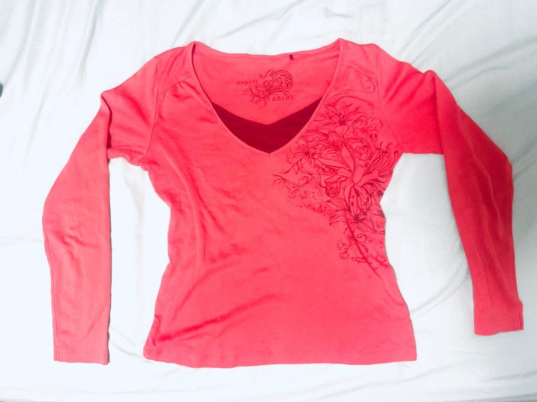 Orange Peach Y2k Punk Layered Longsleeve (Category: Longsleeves) located in Manila. Submitted by asterwiwi (Listing ID 1373540910, Image 1). Description: Size: xs - m Rfs: Doesnt fit me anymore, bought here Buyer handles shipping !.