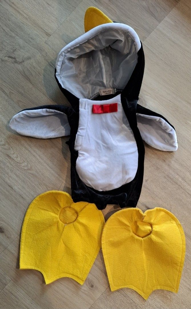 Penguin amimal bird costume for 3 to 9 mth old (Category: Babies & Kids Fashion) located in Singapore. Submitted by roastedpeanut105 (Listing ID 1373517181, Image 1). Description: bb in this photo was abt 8kg.