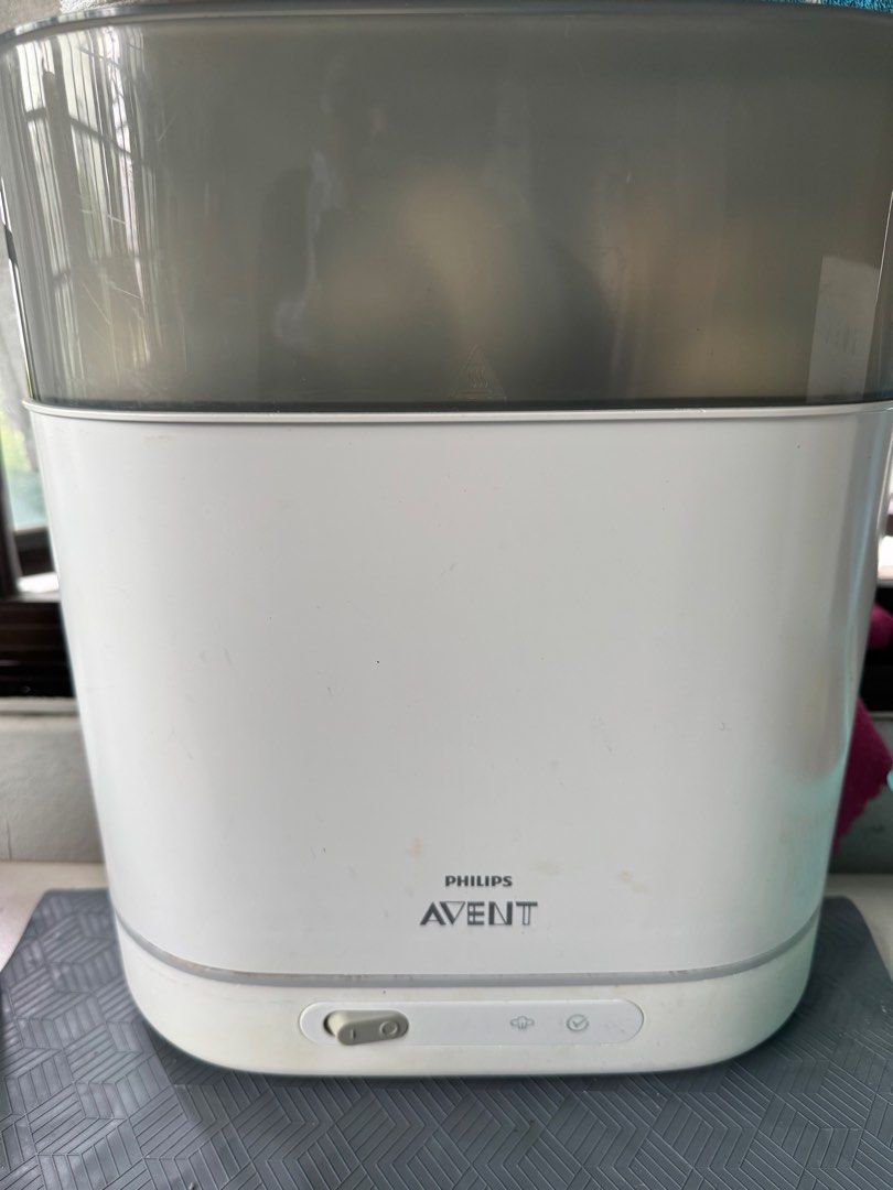Philips Avent Sterilizer (Category: Breastfeeding & Bottle Feeding) located in Singapore. Submitted by dodongpink (Listing ID 1373398437, Image 1). Description: Fully functional Not in use anymore as baby has grown up Will include 5 avent bottles for free.