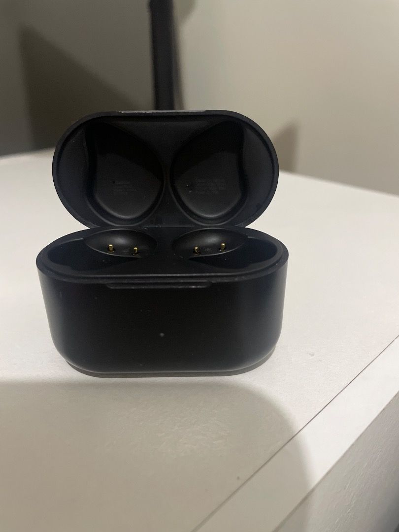 Sabbat X12 Ultra Case ONLY (Category: Headphones & Headsets) located in Quezon City. Submitted by carou63326 (Listing ID 1373506224, Image 3). Description: RFS: the earphones itself is not working properly na. But the case is still working. Will include charging cable..
