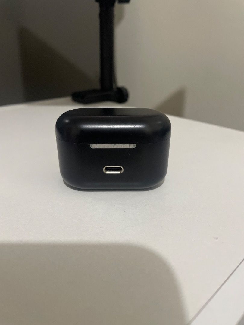 Sabbat X12 Ultra Case ONLY (Category: Headphones & Headsets) located in Quezon City. Submitted by carou63326 (Listing ID 1373506224, Image 2). Description: RFS: the earphones itself is not working properly na. But the case is still working. Will include charging cable..