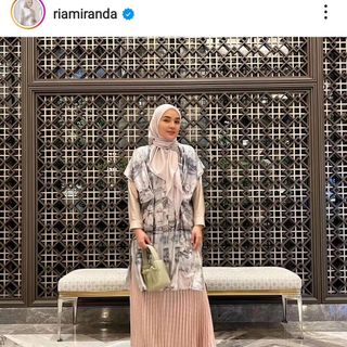 (Kategori: ) berada di . Dikirim oleh ourgoodpreloveds (ID iklan 1373409806, Gambar 1). Deskripsi: .
