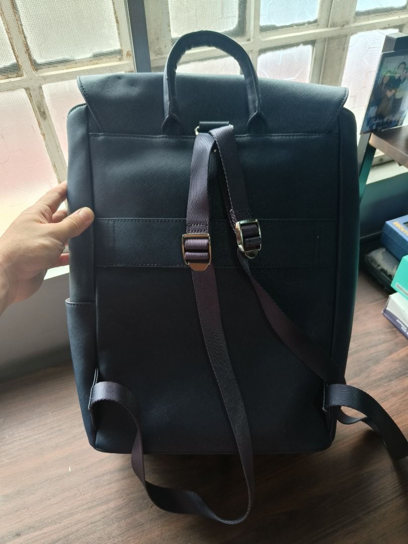 Samsonite Executive Leather Flap Backpack (Unused) (Category: Backpacks) located in Quezon City. Submitted by musculotech (Listing ID 1373411473, Image 3). Description: Unused, Brand New Condition Kept in cloth storage. No tags 100% Authentic SRP 199USD - PHP11,000 selling for half the price - Wear to work and into the weekend, our exquisitely tailored Executive Leather Collection was thoughtfully designed to elevate your every journey. Structure