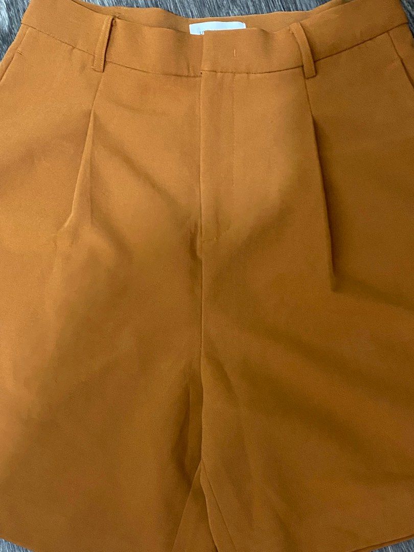 Shorta (Category: Shorts) located in Las Pinas. Submitted by aaacollection (Listing ID 1373420478, Image 3). Description: Super nice shorts Elegant.