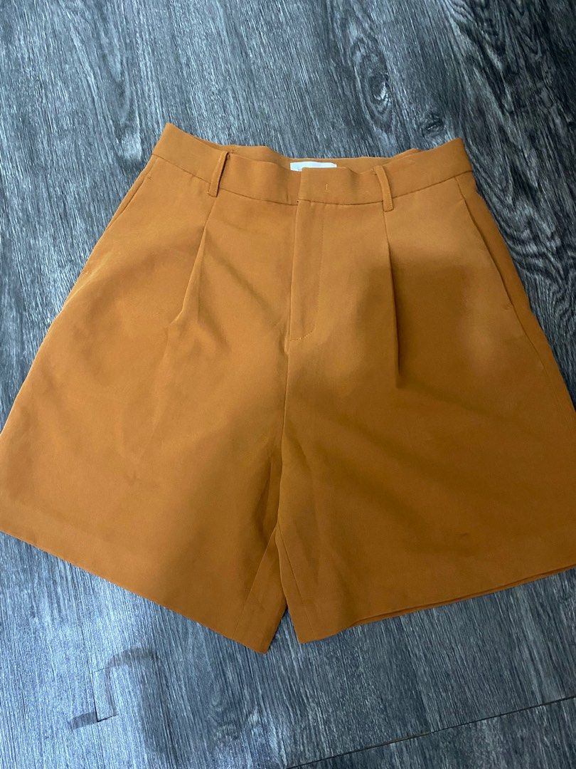 Shorta (Category: Shorts) located in Las Pinas. Submitted by aaacollection (Listing ID 1373420478, Image 2). Description: Super nice shorts Elegant.