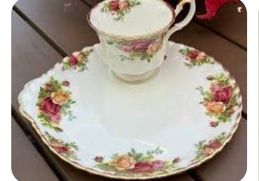 Snack Tea OCR Royal Albert England (Kategori: Pajangan Antik) berada di Jakarta Barat. Dikirim oleh belle-boutique (ID iklan 1373417341, Gambar 1). Deskripsi: OCR. RA England rare item Nett packing aman.