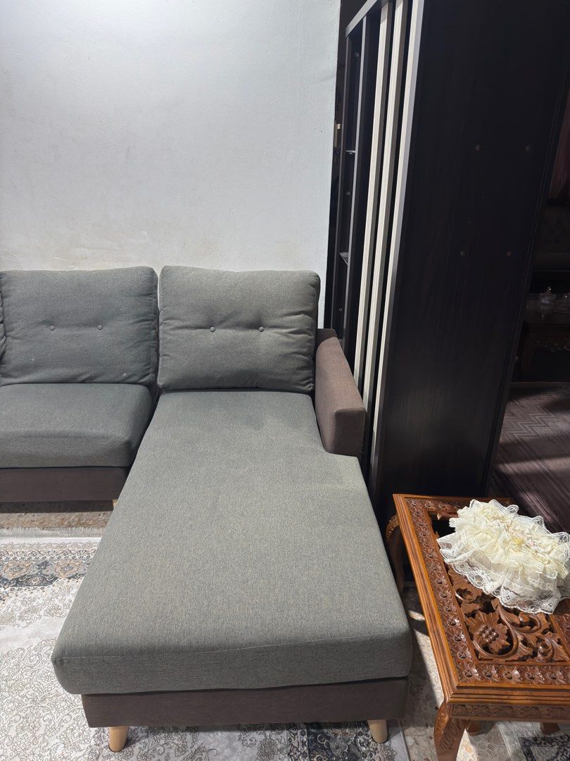 Sofa L-Shape (Category: Sofas) located in Seremban. Submitted by benjamin2468 (Listing ID 1373563621, Image 3). Description: Sofa L-Shape untuk dijual , Condition semua masih cantik . Reason nak jual sebab nak beli sofa lain . Jika berminat boleh chat saya . HARGA KITA BOLEH BINCANG NEGO SAMPAI JADI . Terima Kasih.