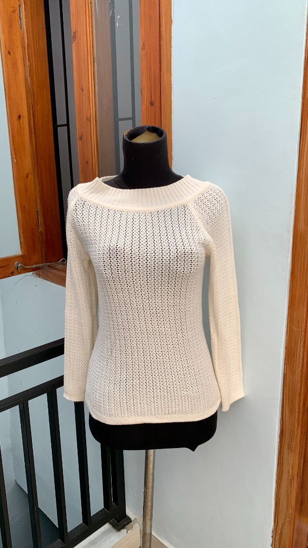 TOP RAJUT PUTIH PANJANG 35K, Fesyen Wanita, Pakaian Wanita, Atasan di ...