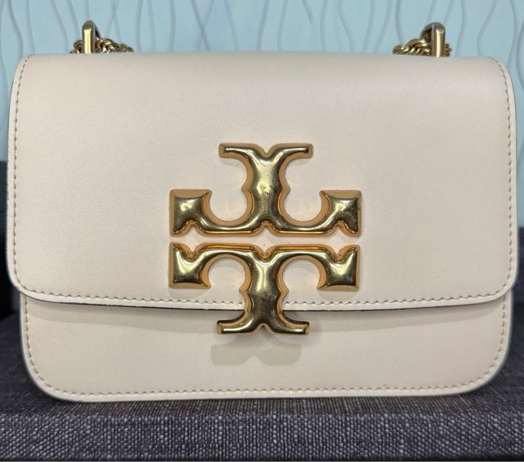 TORY BURCH ELEANOR (Category: Luxury Bags & Wallets) located in Dagupan City. Submitted by luckyluxbyemgee (Listing ID 1373505227, Image 2). Description: Authentic or moneyback 100% Preloved item Condition 8/10 Size: Small Convertible Shoulder Bag Color: Ivory / New Cream Retail Price 30kplus RFS: declutterring Inlusion: bag and dustbag .